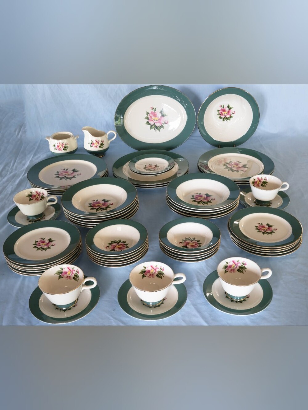 Beautiful Homer Laughlin China Co "Empire Green" Dinnerware Set